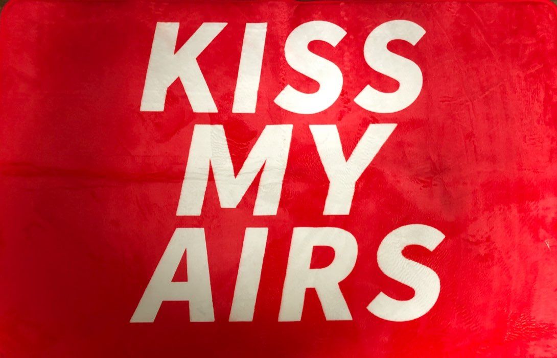 海外の友人から誕プレが届いた(^^)

kiss my airsのフロアマッ