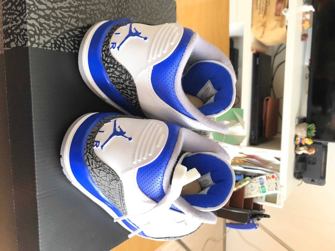 念願のジョーダン3😍
カラーリング最高😍
大切に10年は履く😍
カカトジョ