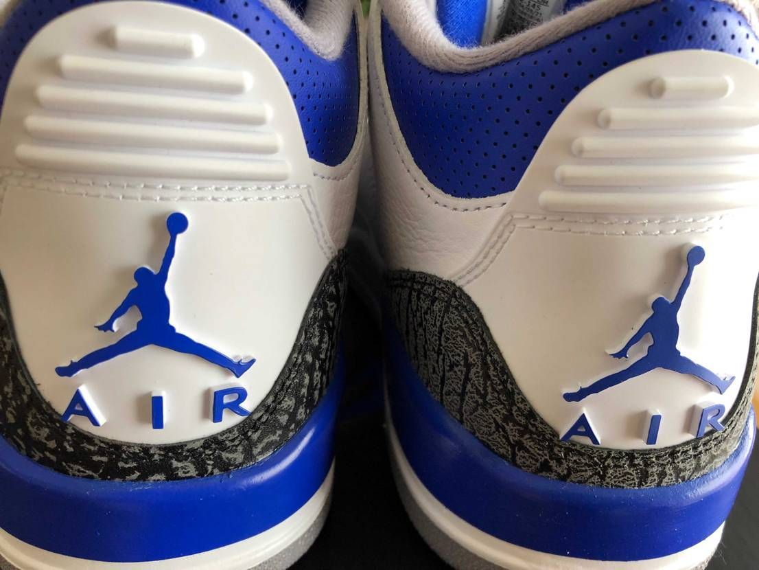 念願のジョーダン3😍
カラーリング最高😍
大切に10年は