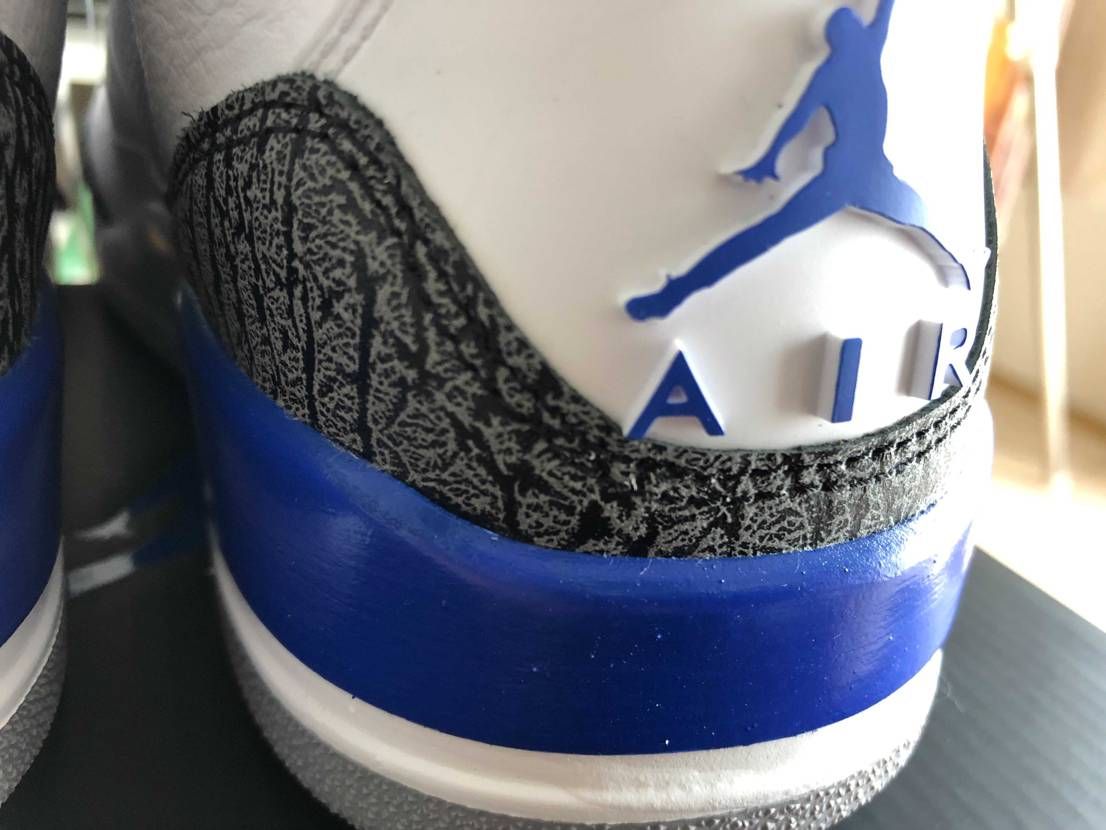 念願のジョーダン3😍
カラーリング最高😍
大切に10年は