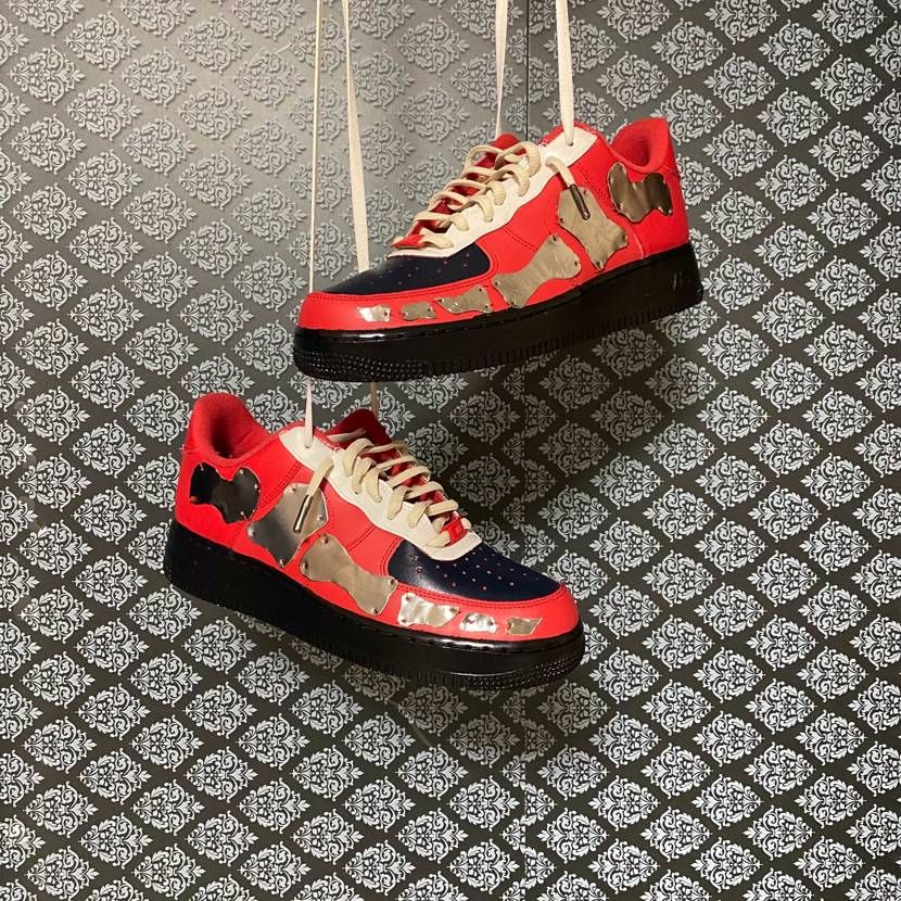 スニーカーカスタムしてみました。
22000円ほどで売ってたら買いますか？
