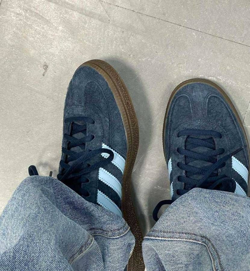 アディダス詳しく無いんですけどこのスニーカー何て名前ですか？