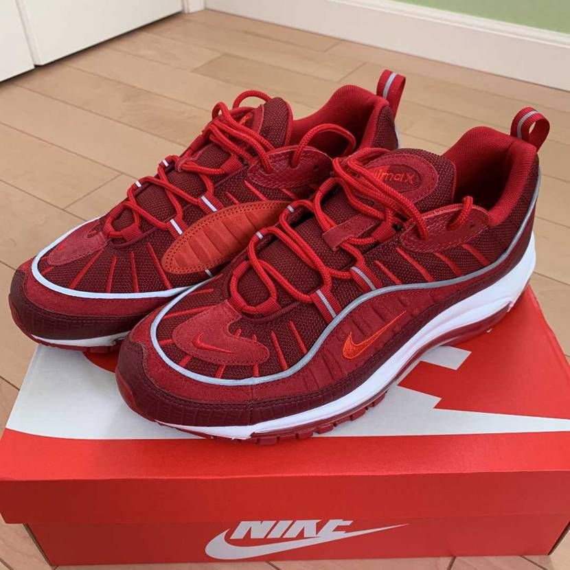 妻に怒られ断捨離中ですが、このエアマックス98欲しい方いたら売ります！気になる方