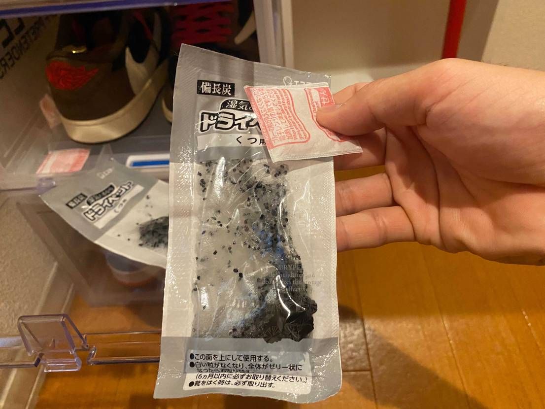 タワーボックスに100均のシリカゲル入れても1日で青の粒からピンクになるから試し