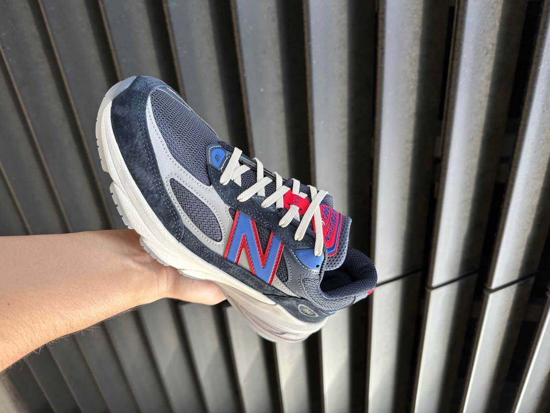 ニックスカラーも良いけど、ネイビーの方が色々コーディネートできそう？
とりあえ