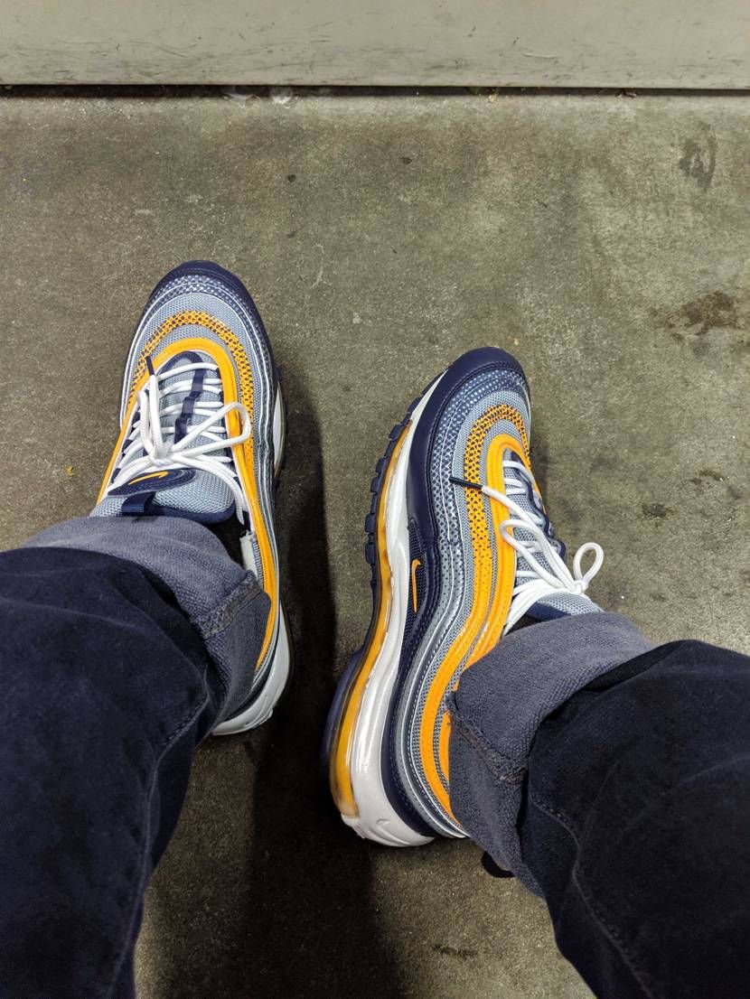 今日は97履いてます(^^)
オレンジのラインが可愛すぎる！