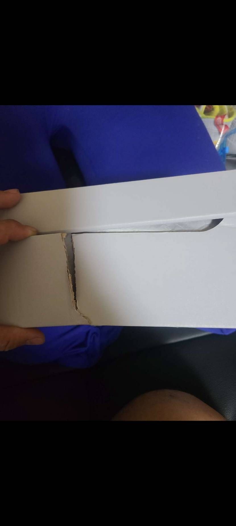 運営から箱にダメージがあると連絡あり
運営からの写真見て
小