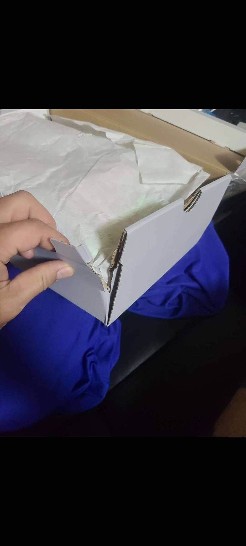 運営から箱にダメージがあると連絡あり
運営からの写真見て
小