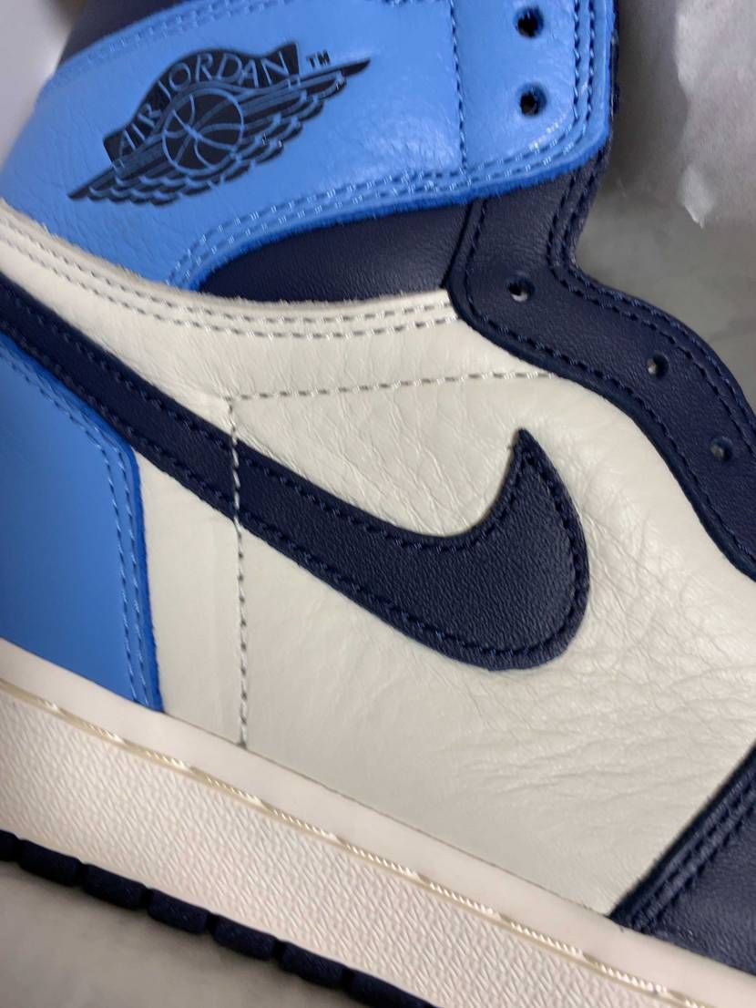 AJ1 obsidianをSNKRSで購入したのですが、替えの水色のシューレース