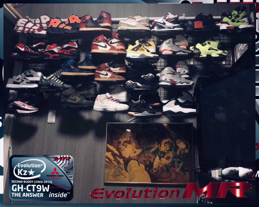 私の書斎がスニーカー👟の箱で
埋め尽くされてしまい
何とか現状を打開しよう