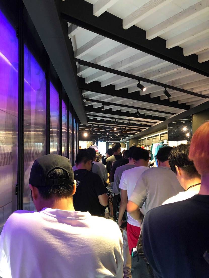 NIKE PASS原宿まで取りに来ました〜けっこう並んでたん