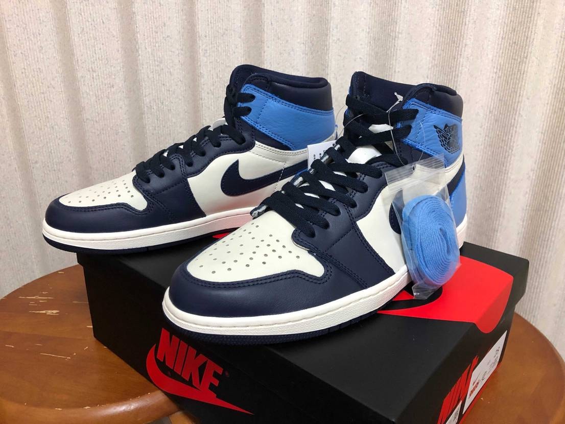 NIKE原宿から引き取ってとりあえず紐通して眺めながらかき氷