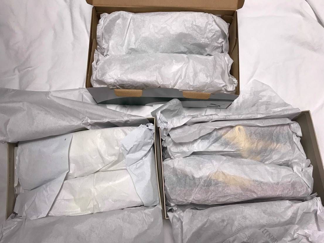 やっとまとめて受け取りから開封。
悩んでいた2足結局両方購