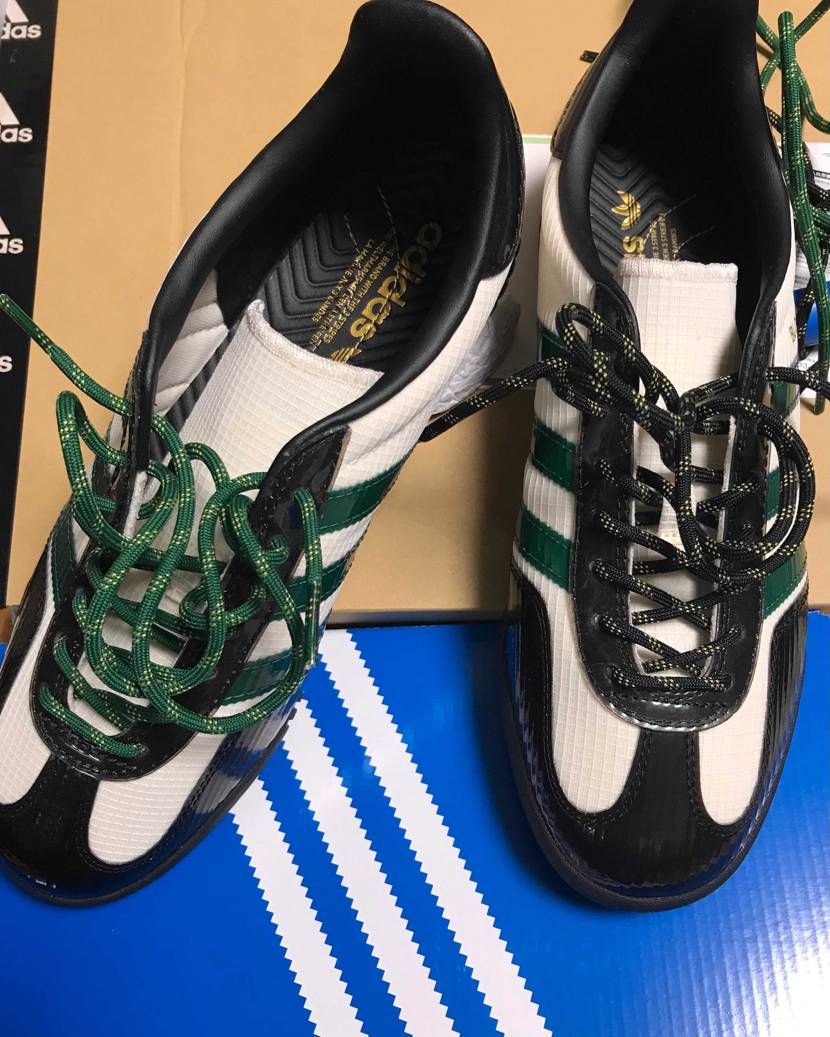 うん黒かな。
アディダスの配送時間帯指定とてもありがたいんですがお願いするのも