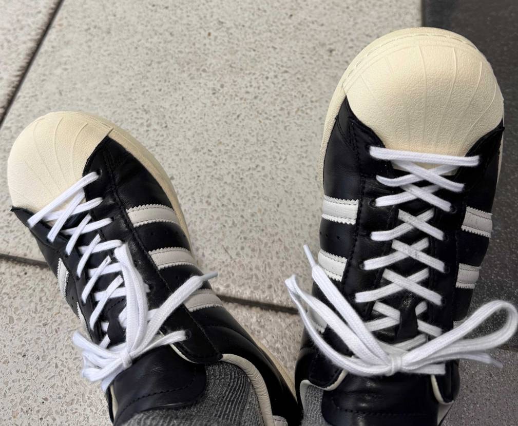 もう一足予備と白×黒も買うか迷い中。