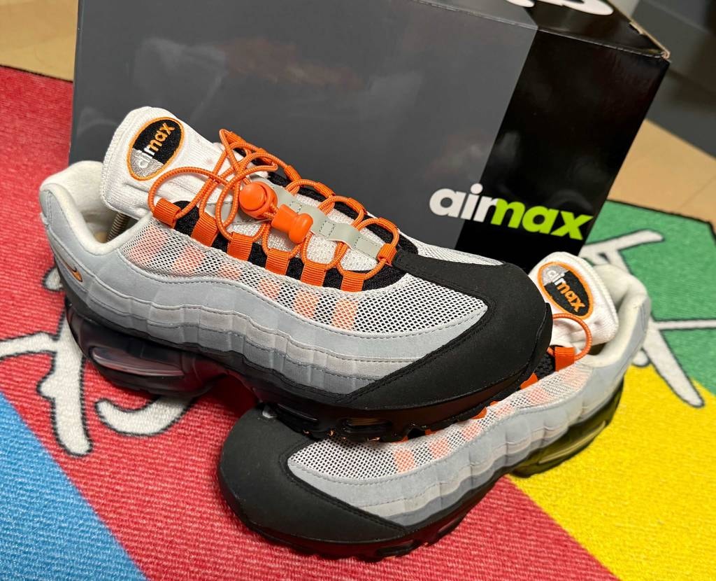 ブライトマンダリンのシューレースを
オレンジに変えてみたけ