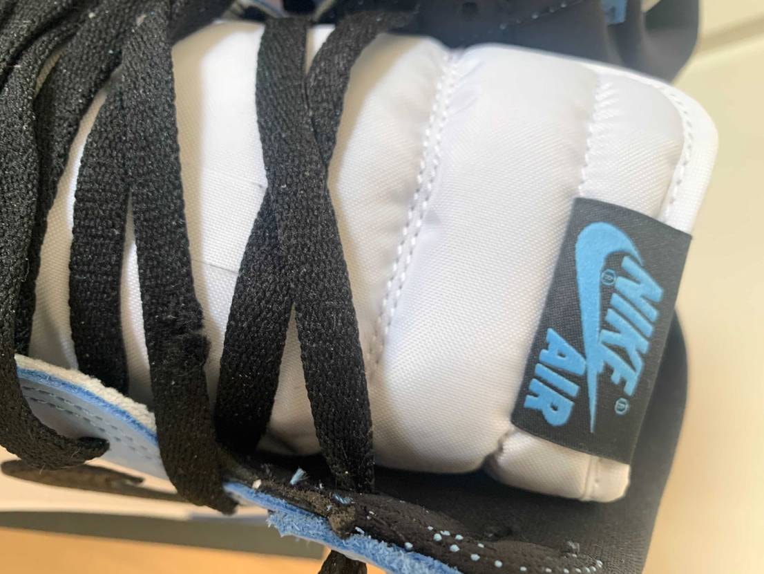 めちゃくちゃ良い色♪
しかし紐が半分切れてる状態で届いた.