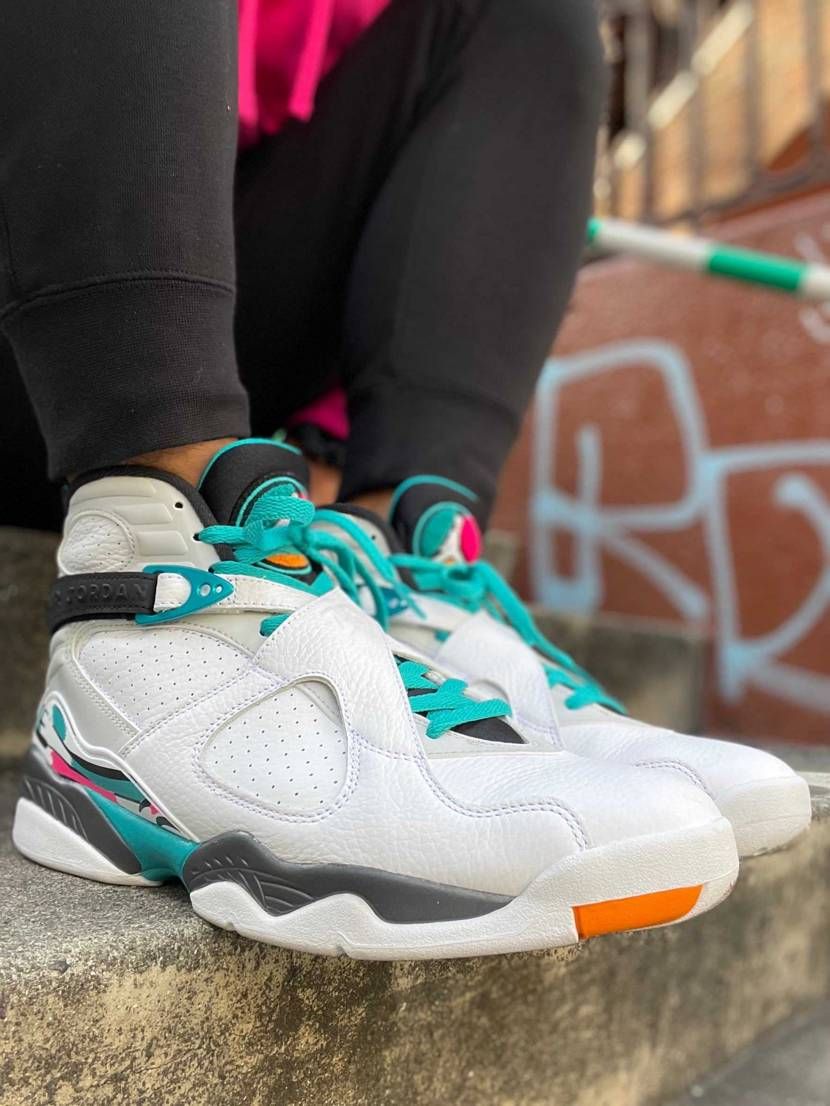 AIR JORDAN 8 サウスビーチ🏖
今年の夏は海に行きたいですね！