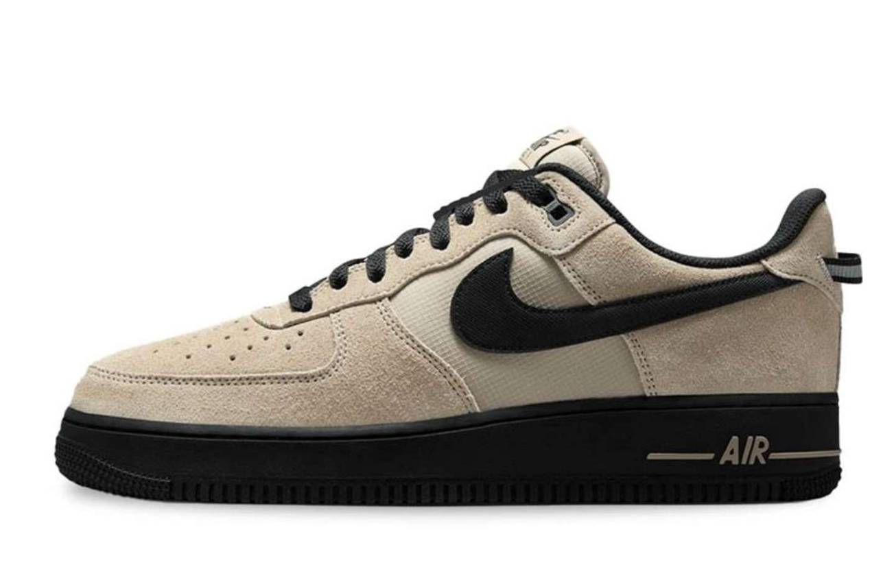 このスニーカーは国内販売あるかわかりますか？

品番HV6526-200