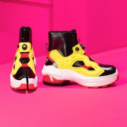 ヒール以外もコレクションされる?みたいですね!
メンズでも履けますね!ブラック