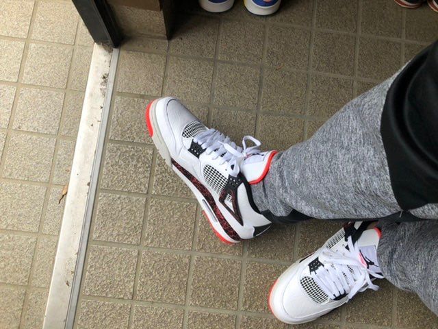 モアテン買えなかったので、AJ4のフライトクリムゾン初卸し