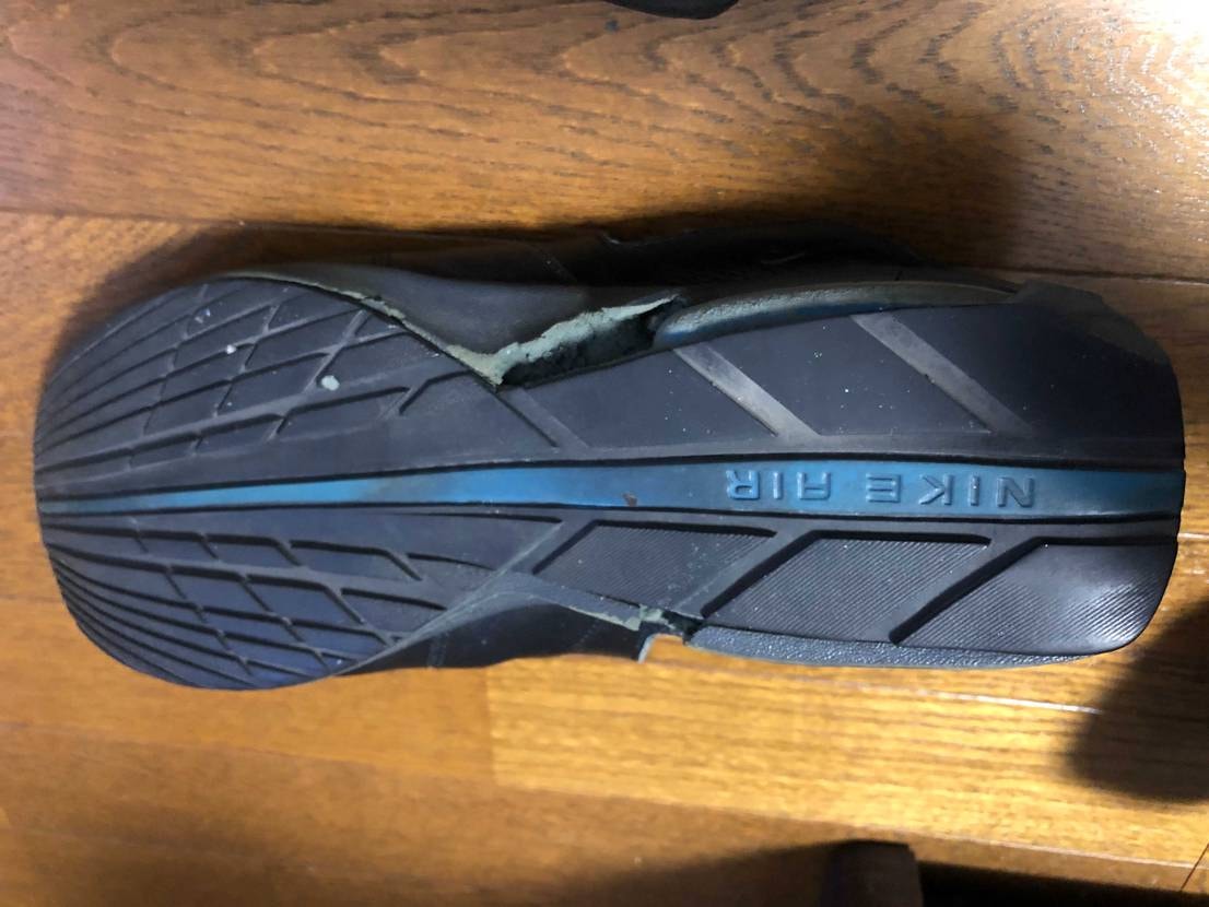 このサンダルの名前忘れちゃいましたが、先日、会社のロッカーに