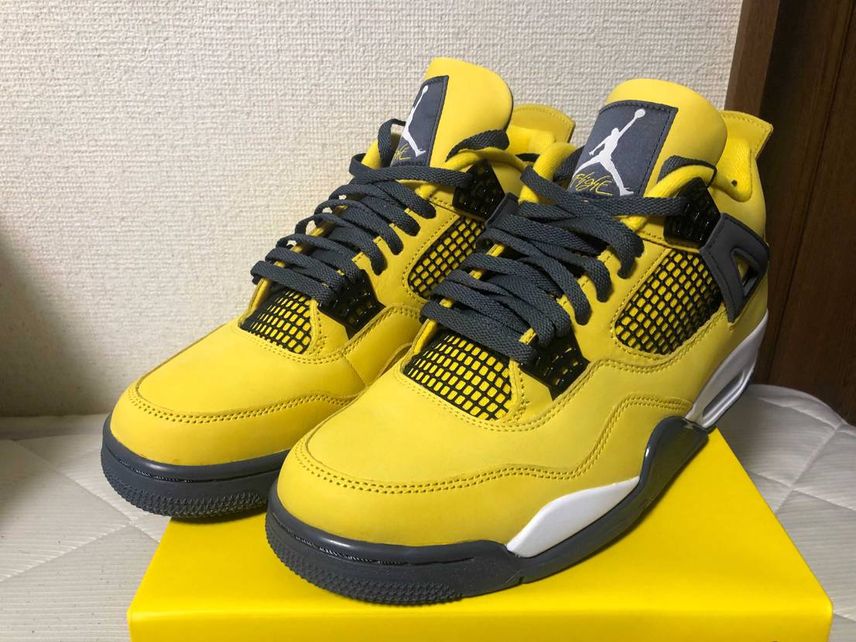 jordan4 lightning
純正のシューレースはいまいちスニーカーの色