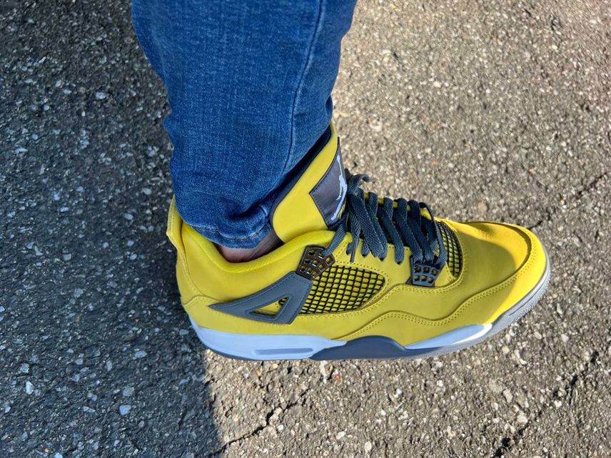 jordan4 Tour Yellow “lightning”初卸し
色味が