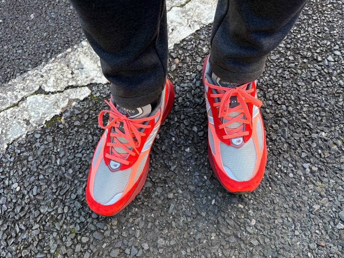 正月なので赤🟥のスニーカーを履いてみました
990v6の中