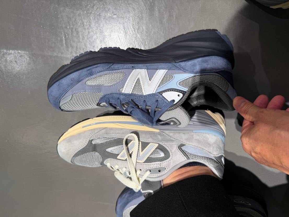 990v7試着してきました！
宣伝写真より、普通のグレーで