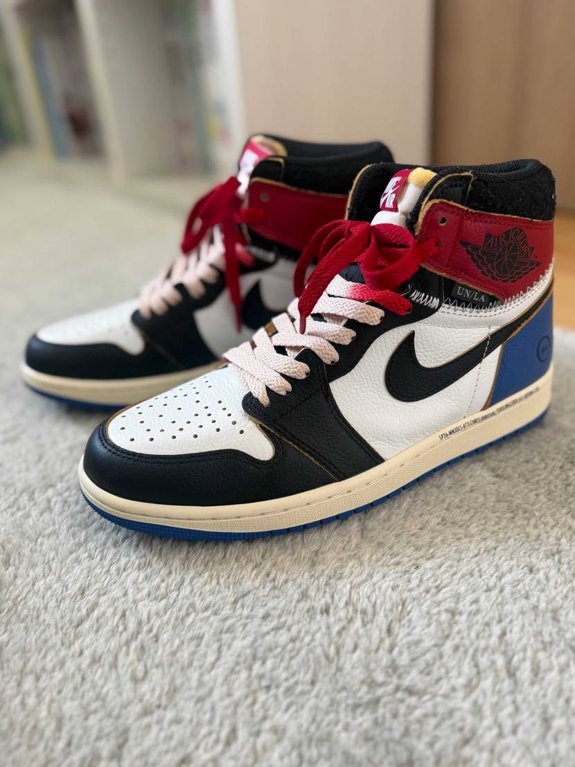 シューレースに迷う。。。オートミール×レッドにしてみたけどなんか違う。これはグァ