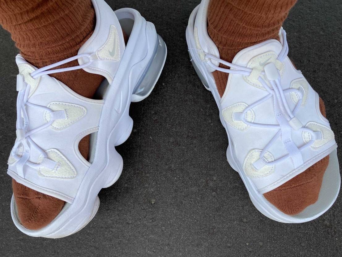 ナイキ エアマックス ココ サンダル ウィメンズ ブラック ホワイト のコーデ 口コミ投稿 男ですが履いてます Byuzy Boost スニーカーダンク