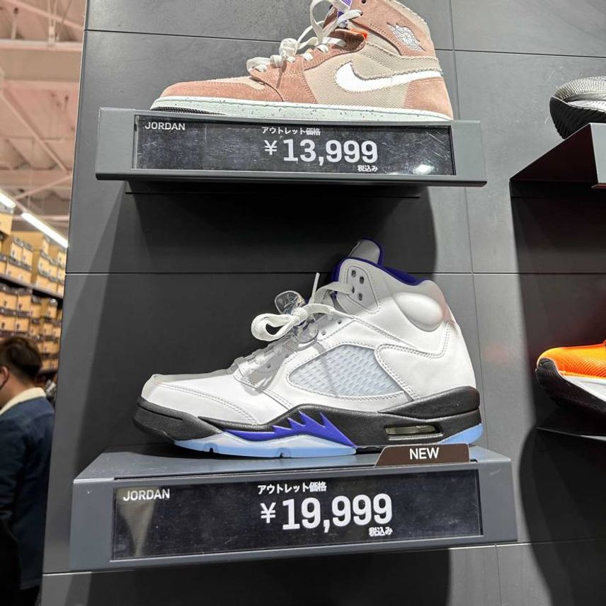 NIKE アウトレット 今年の目玉これか〜
微妙だな😅
ちなみにNBは99