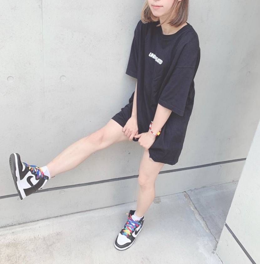 🐼ハイ!
ローはシンプルに黒のシューレースにしたので
ハイはカラフルなシュー