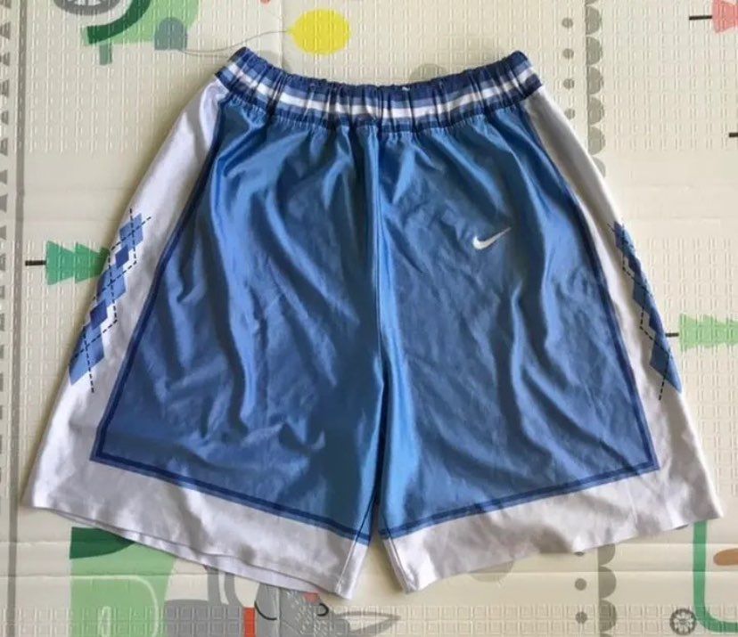 このセットアップどうですか？※中は上は白Tシャツの上にタンク