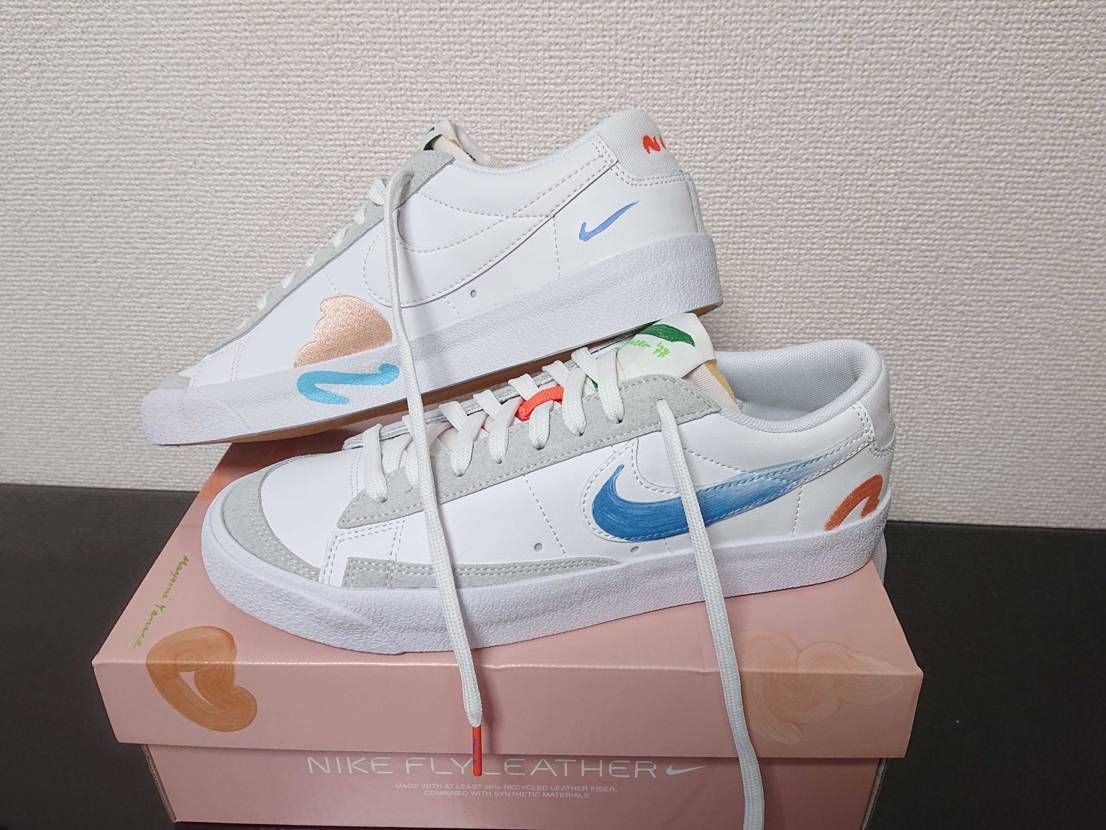 NIKEから朝イチで到着!佐川さんナイスすぎる👍️笑
ペイントと刺繍を組み合わ