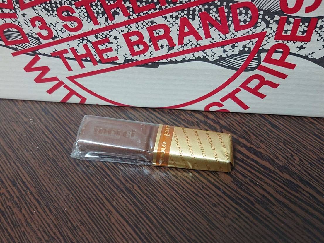 先日ドイツから届いたHAMBURGを一旦箱に仕舞って片付けようとしたところ、箱の