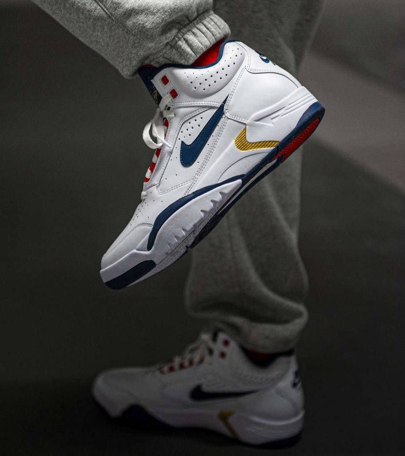 NIKE AIR FLIGHT LITE MID
写真で見る