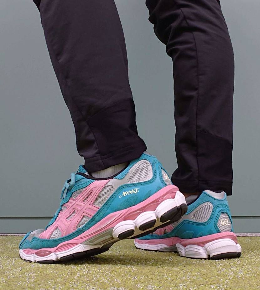 asicsの中でもお熱いモデルの一つGEL-NYです！
海