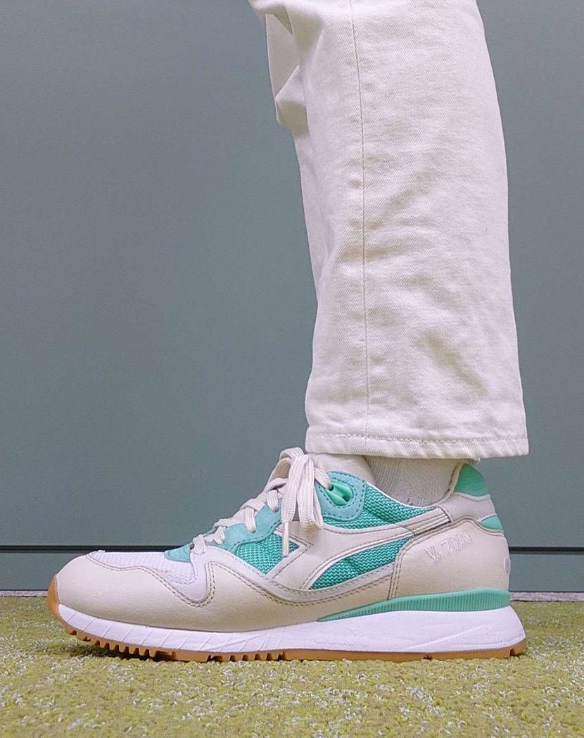 チェレステカラーって何とも言い難い絶妙(微妙?)なカラーだと思うのですが、よく見