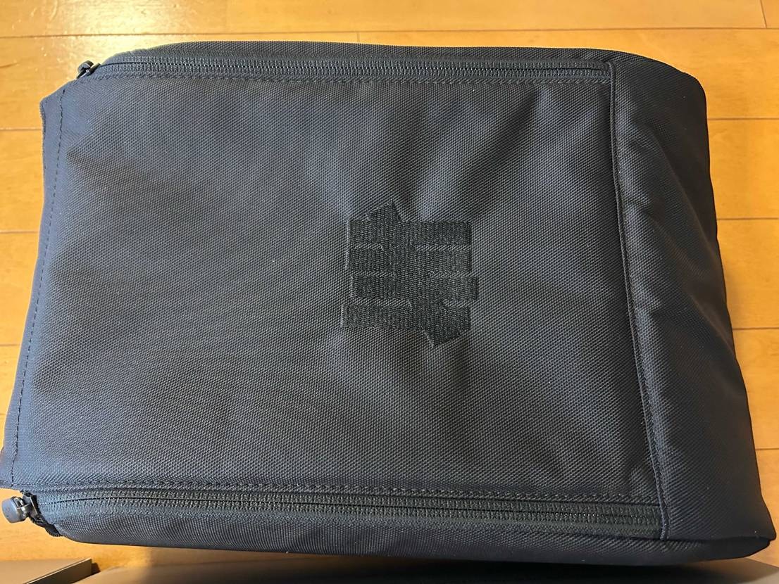 アンディフィーテッド72足と2025モデルを比べてみました。