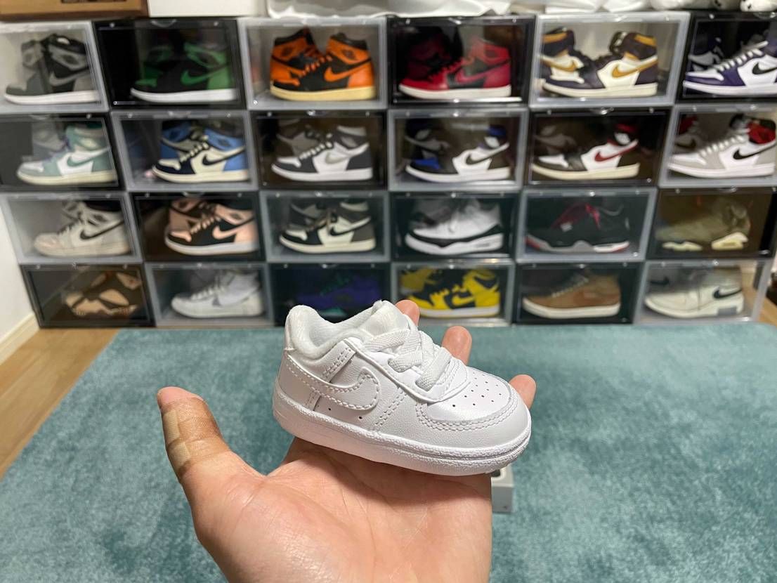 ウチの子はまだ産まれてもないのに2足もスニーカー持ってるよ😗😗
男の子だからス