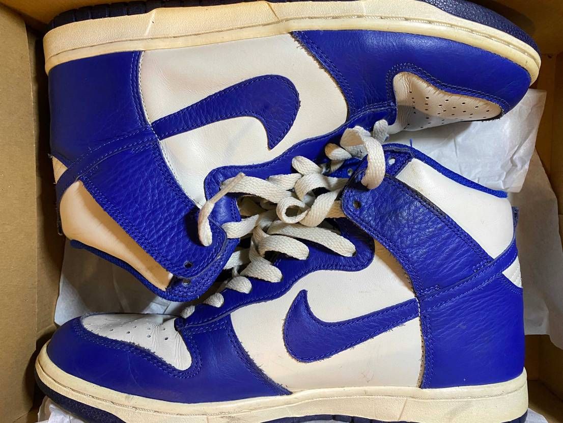 履きジワやソール汚れあるほうが渋くて好きです
カレッジカラーが王道にかっこいい