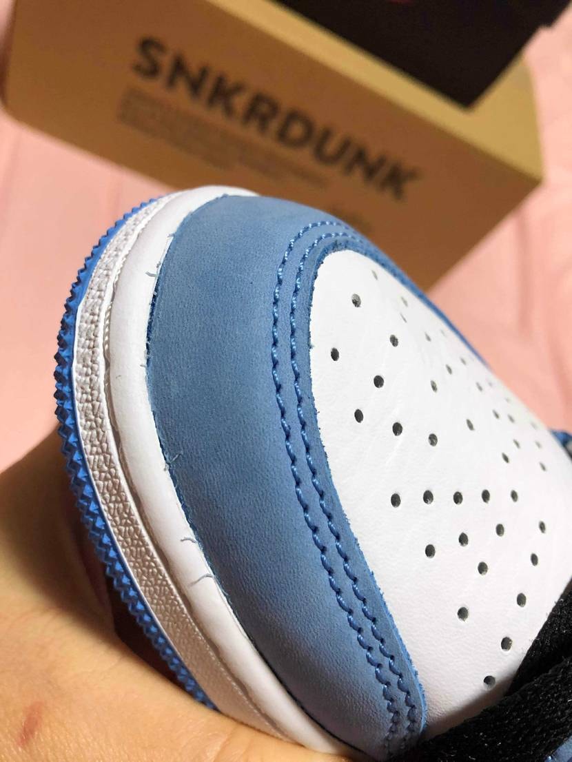 ナイキエアジョーダン1ハイGS"ホワイト/ユニバーシティブルー/ブラック"