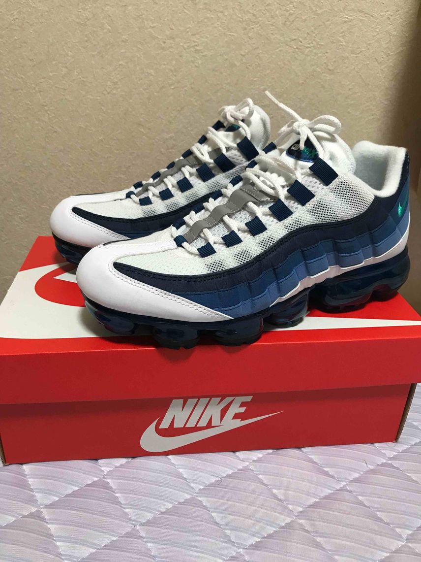 初のヴェイパー&初の95^_^
アッパーは95になっていてソール部分がヴェイパ