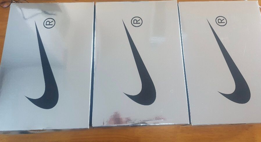 定価購入も多いけどもうプレ値では買いません。
定価購入出来