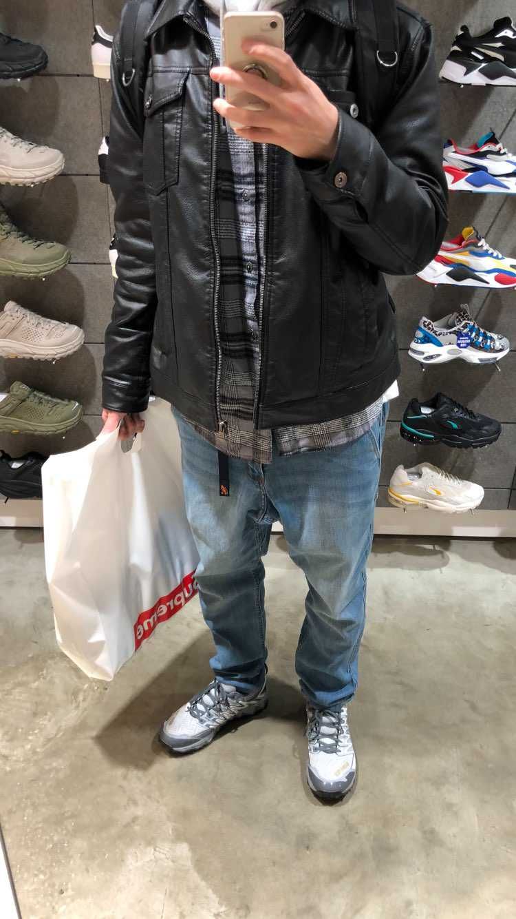 これは昨日シュープリム20ss立ち上げ購入後。
雨だったのでasics X b