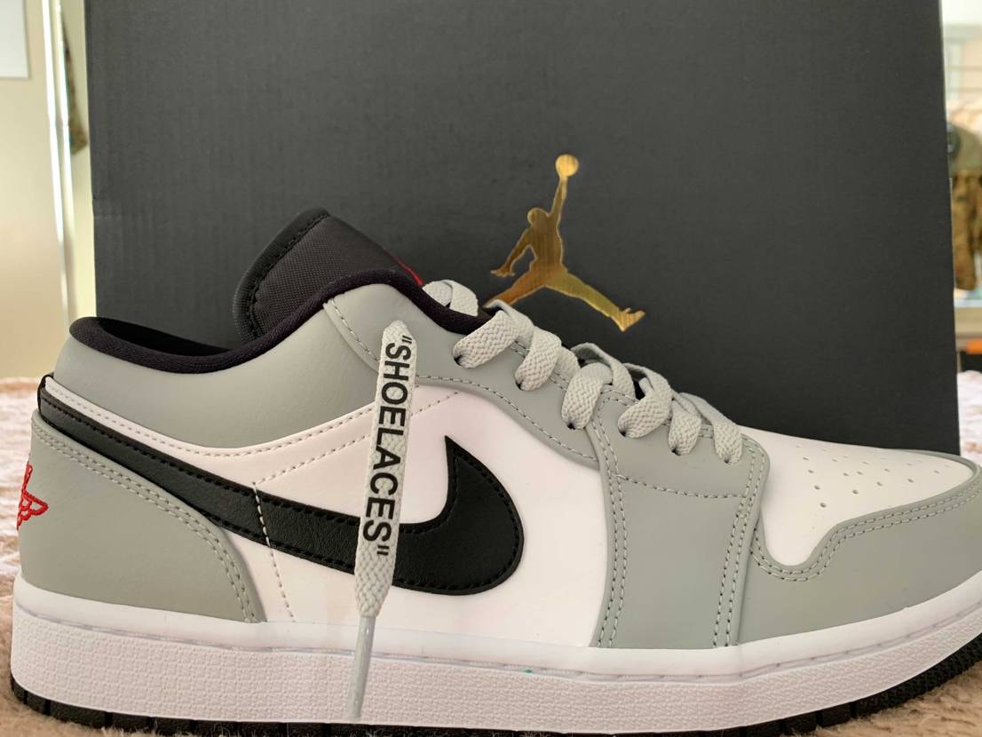 グレーのシューレース良い。