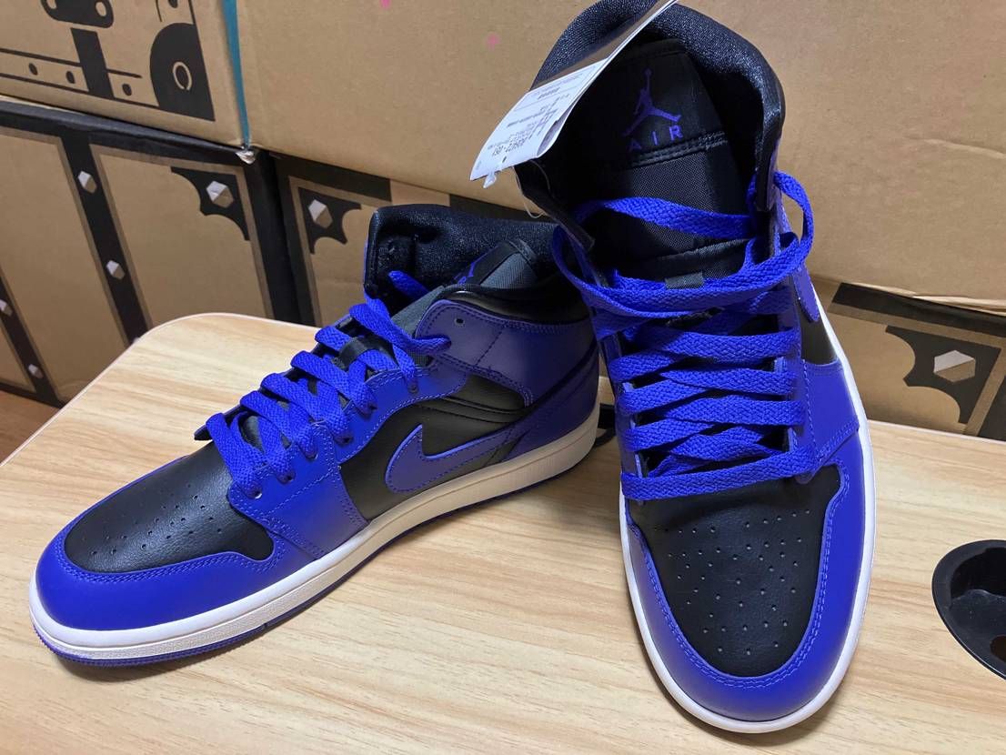 wmns AJ1 黒紫
ダンクにも同じ配色がありますが、紫の濃さが違います。