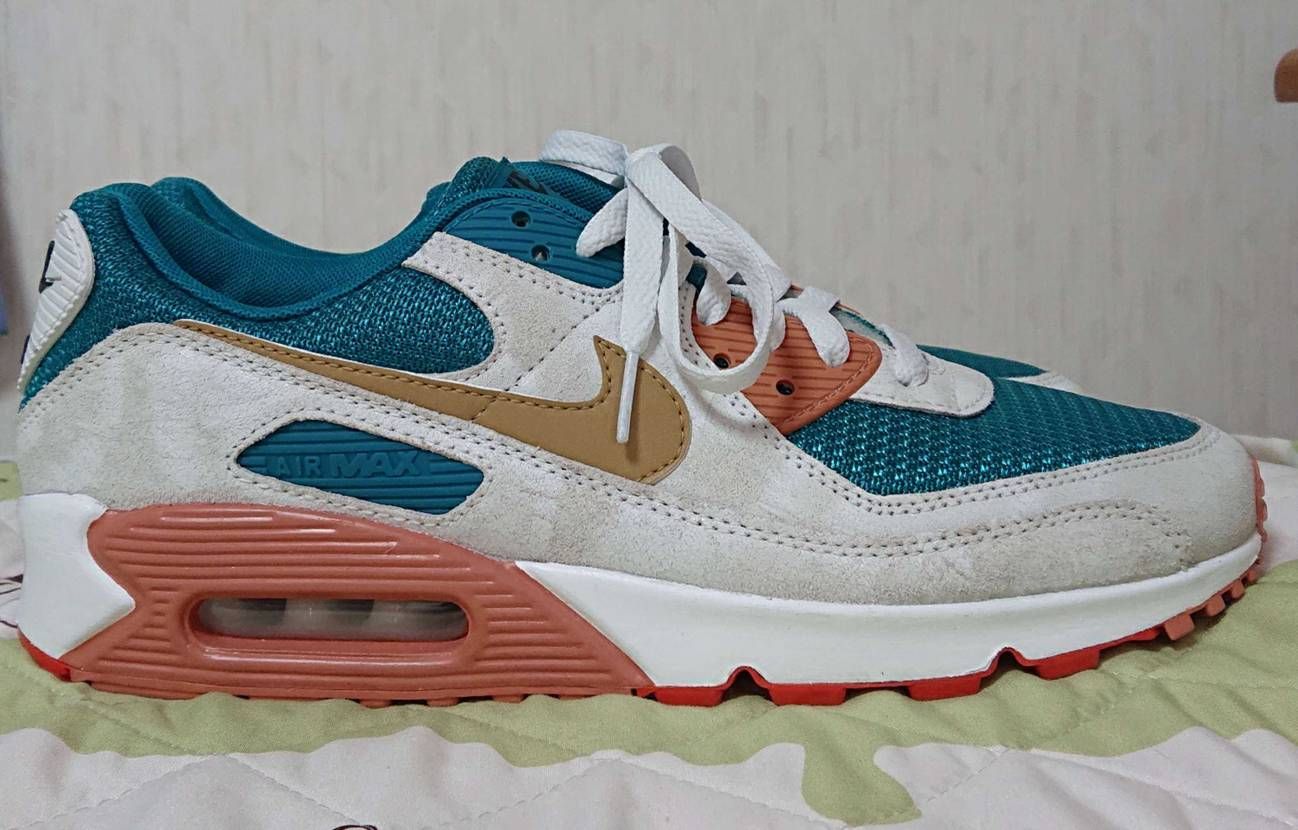 今回届くの早い
遠目からだと白にしか見えないけど、近くで見るとちゃんと柄が入って